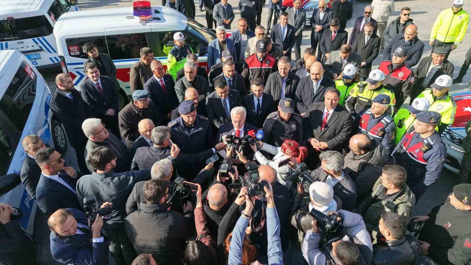 aksarayda emniyet ve jandarma arac filosuna 118 yeni arac katildi 1 WV6tvKQv