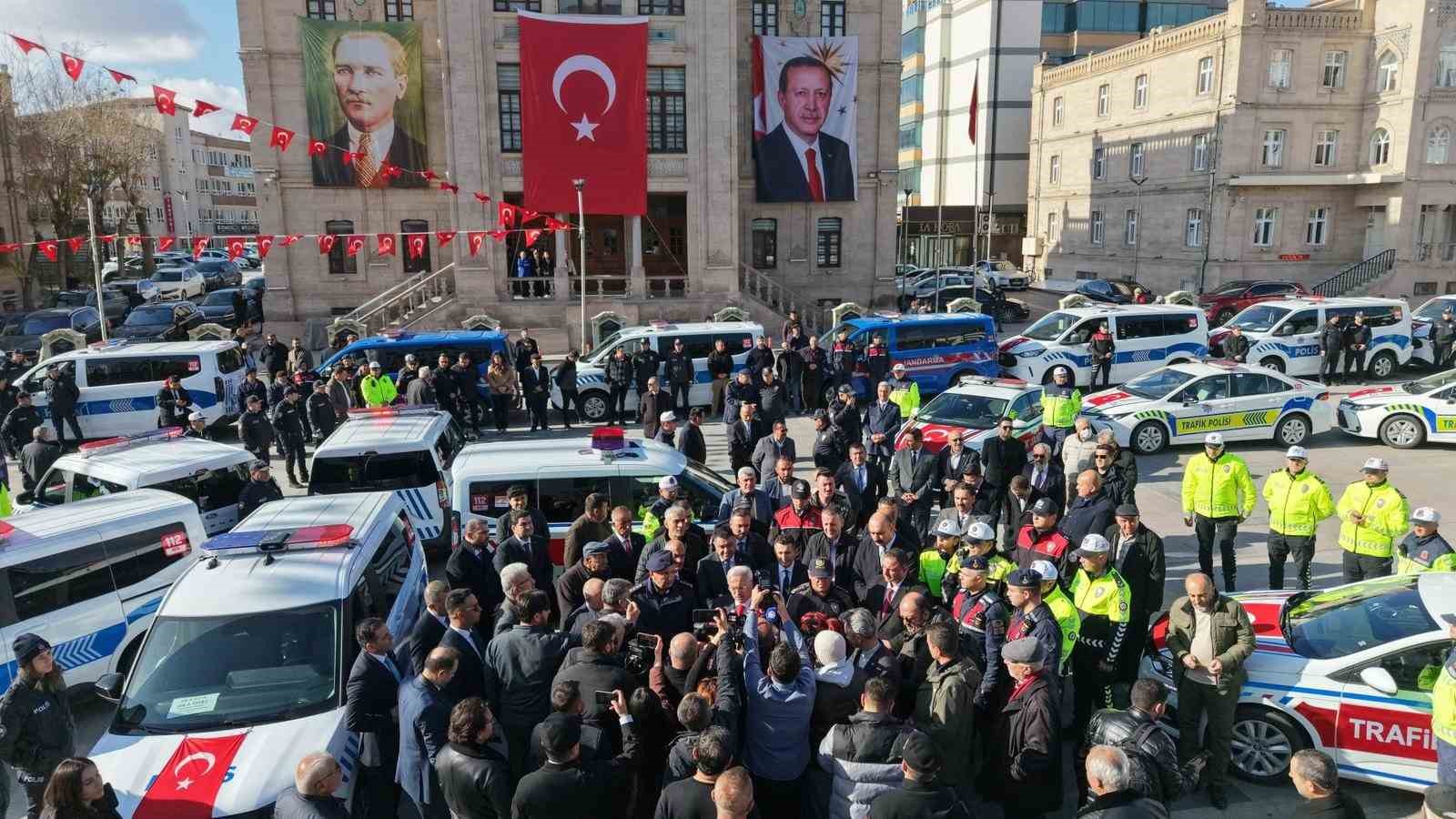 aksarayda emniyet ve jandarma arac filosuna 118 yeni arac katildi 4 S4fsH6Gt