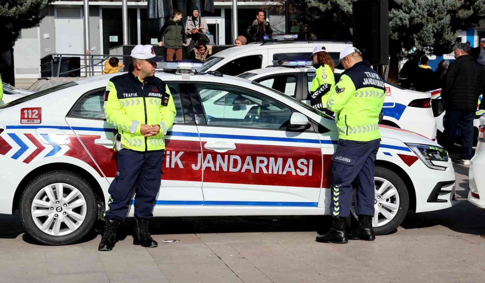 aksarayda emniyet ve jandarma arac filosuna 118 yeni arac katildi 6 sBFhnDVW