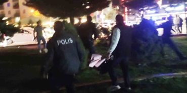 aksarayda-eski-yeni-sevgili-kavgasi-hareketli-dakikalar-kamerada-4aKyFUt2.jpg