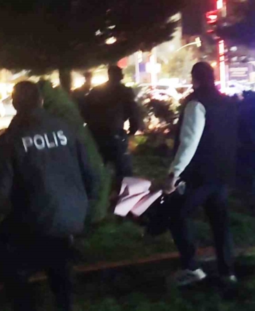 aksarayda-eski-yeni-sevgili-kavgasi-hareketli-dakikalar-kamerada-4aKyFUt2.jpg