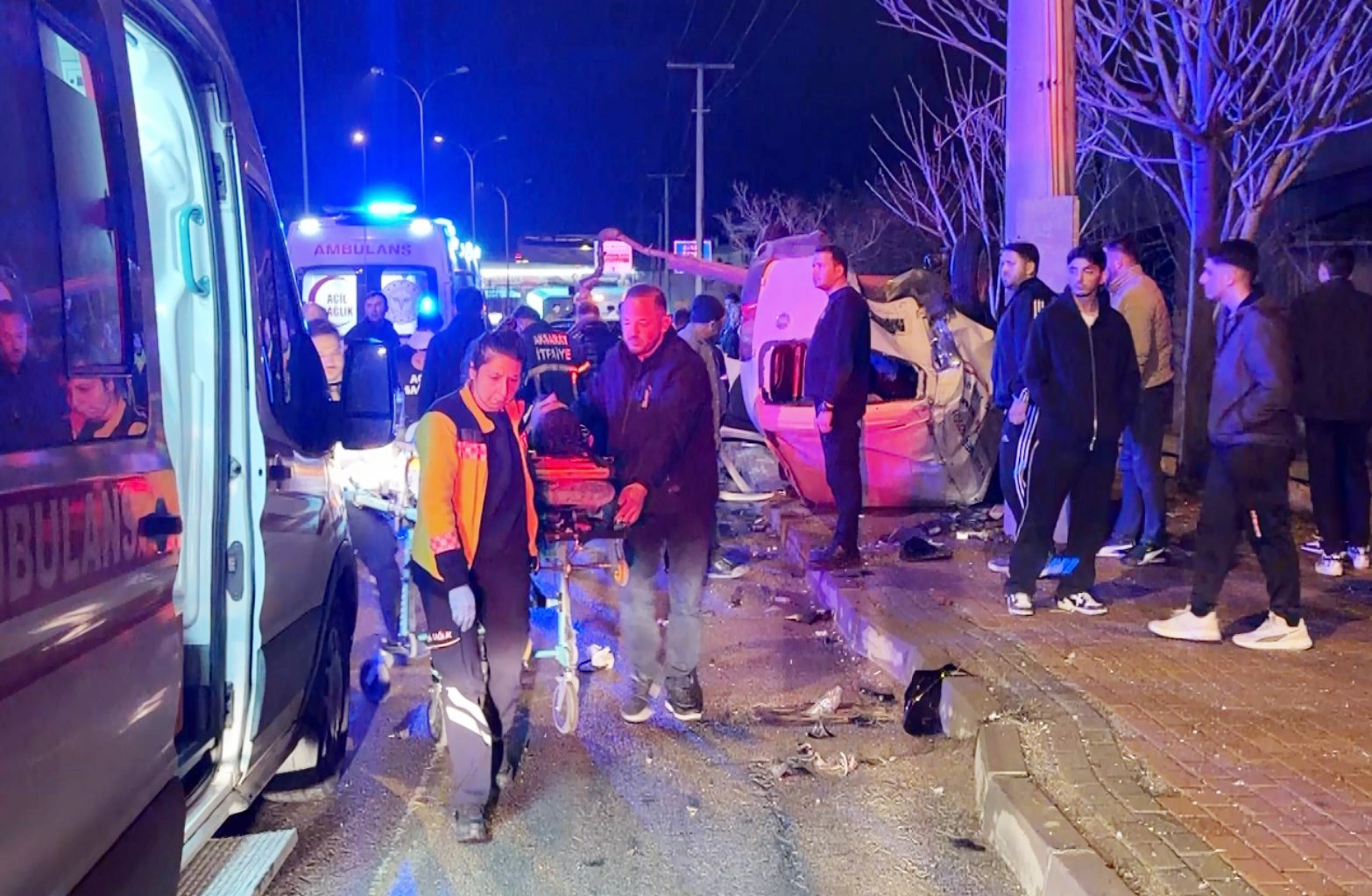 aksarayda hafif ticari arac takla atti 2 agir yarali 1 3tSjt9Sp