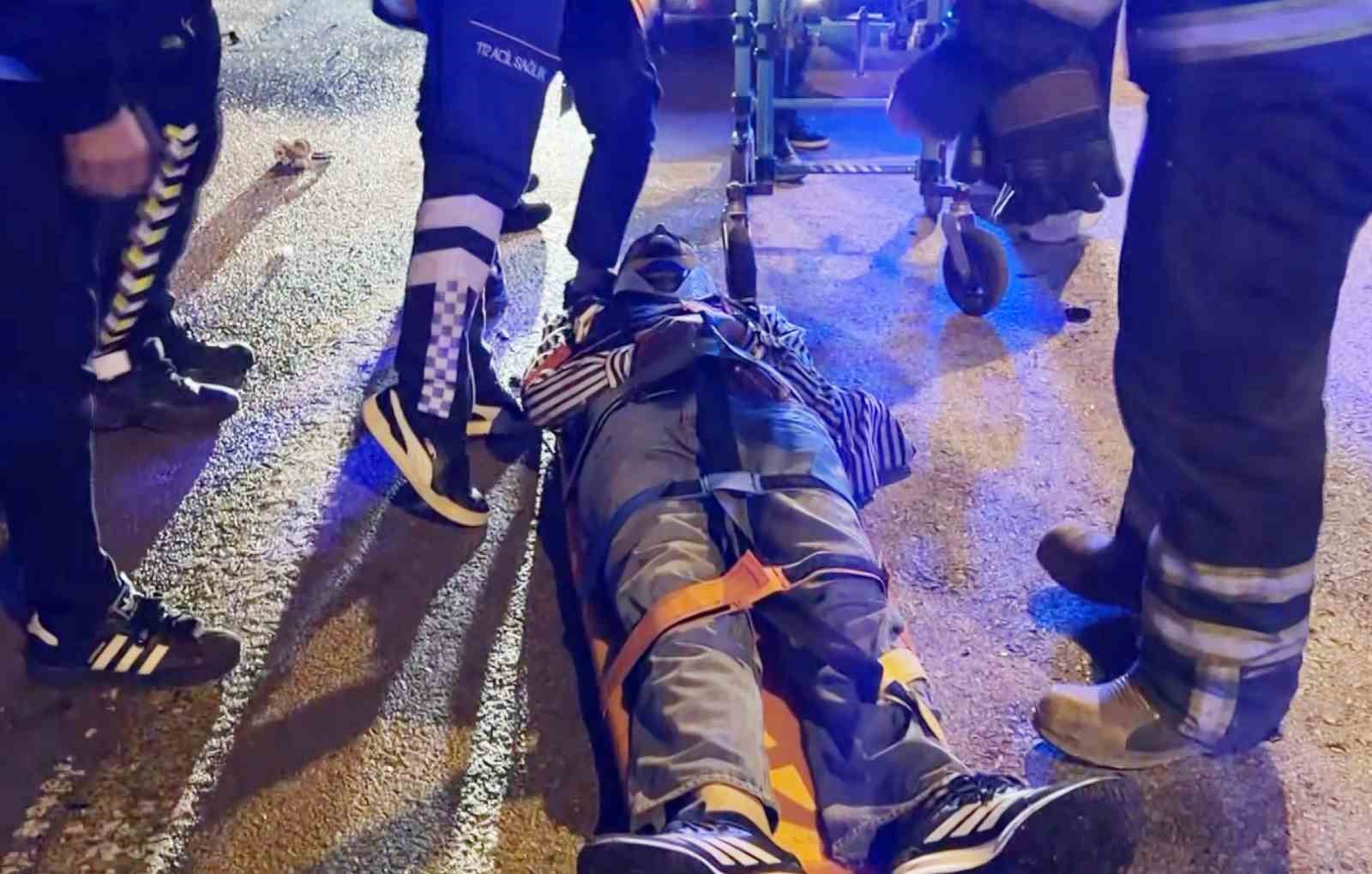 aksarayda hafif ticari arac takla atti 2 agir yarali 3 O7OOgEsU