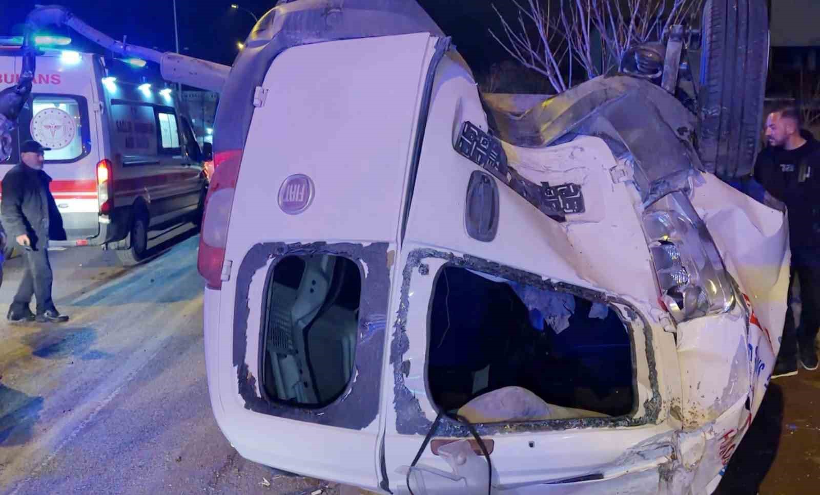 aksarayda hafif ticari arac takla atti 2 agir yarali 5 LWFYJSau