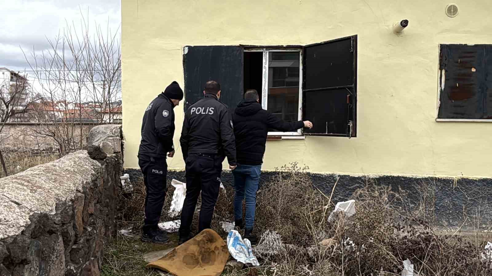 Aksaray’da hırsız ihbarı polisi alarma geçirdi 4 aksarayda hirsiz ihbari polisi alarma gecirdi 0 IDWXMqbw