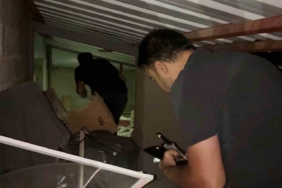 Amasya’da duvarın yıkılma anı kamerada: Gürültüyü duyanlar deprem sanmıştı 1 thumbnail
