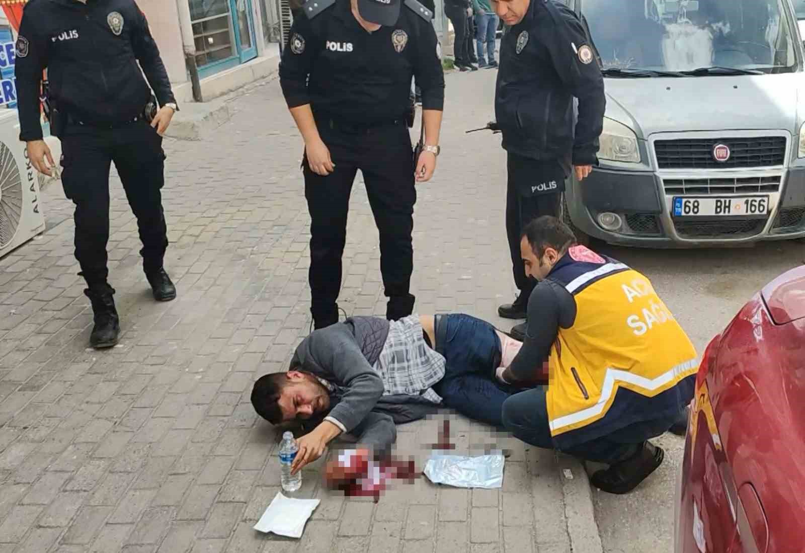 aksarayda iki kardes tartistiklari genci bicakla yaralayip kacti 1