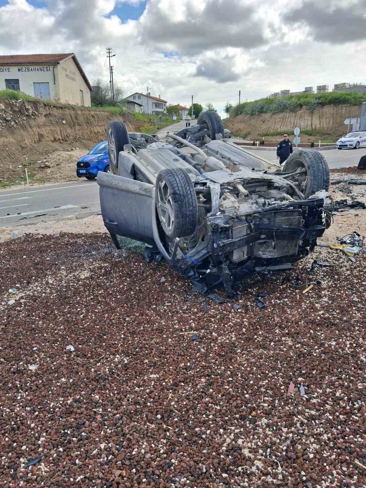 aksarayda iki otomobil carpisti 1 olu 2 yarali 0 qKjwUuGZ