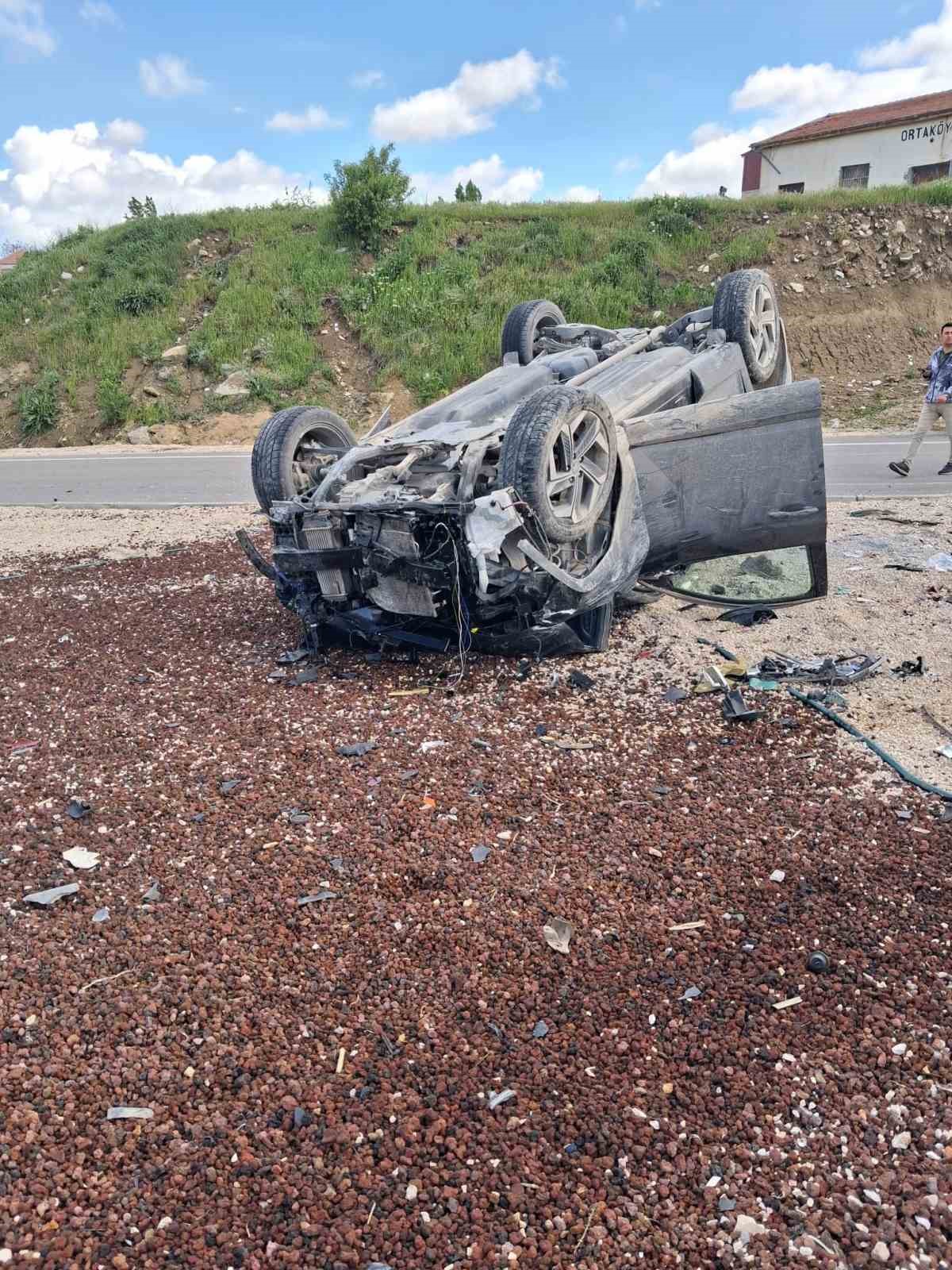 aksarayda iki otomobil carpisti 1 olu 2 yarali 5 aUaA1W6q