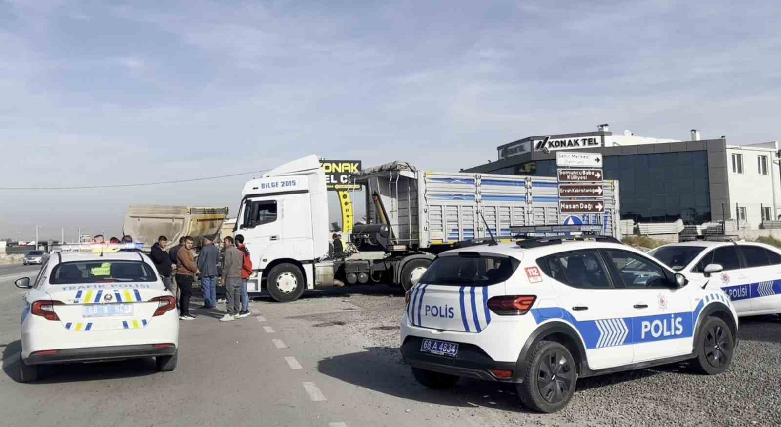 aksarayda iki tir carpisti 1 yarali 0