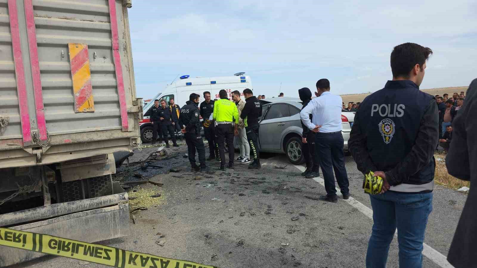 aksarayda kamyon ile otomobil carpisti 3 kardes oldu 1 7bvCNNWV