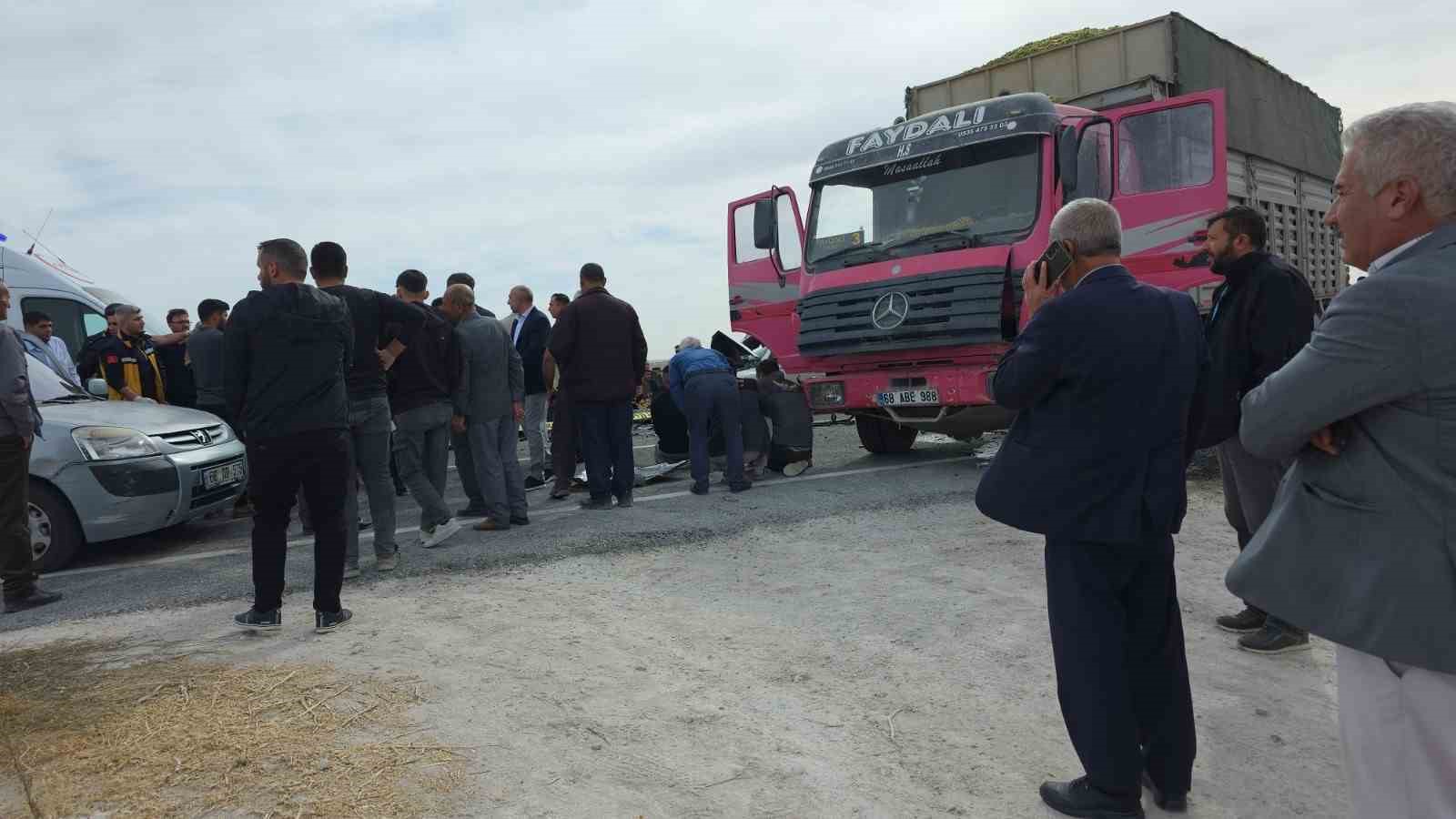 aksarayda kamyon ile otomobil carpisti 3 kardes oldu 3 eLXdrgF5