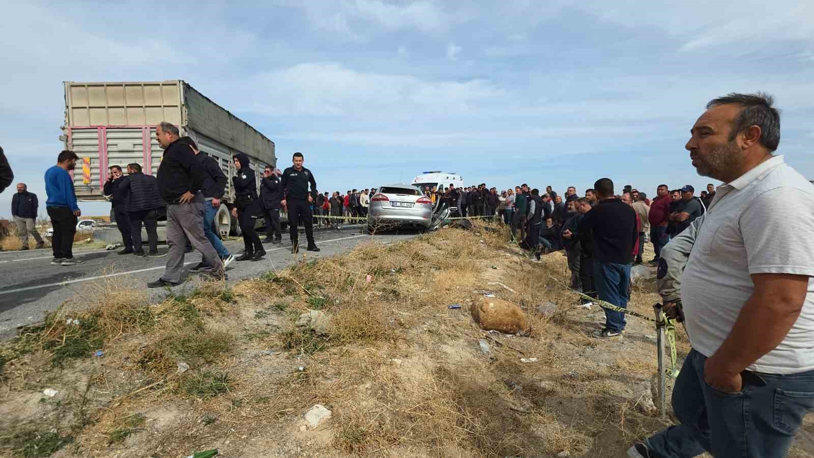 aksarayda kamyon ile otomobil carpisti 3 kardes oldu 5 9NgHIbcY
