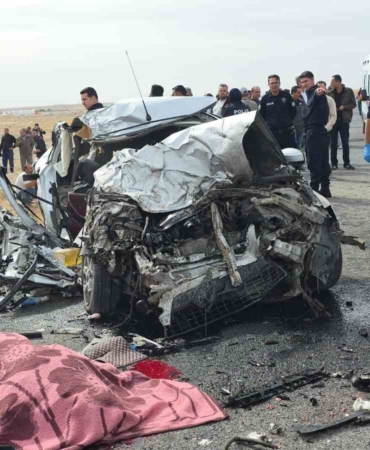 aksarayda-kamyon-ile-otomobil-carpisti-3-kardes-oldu-kQl5mLad.jpg