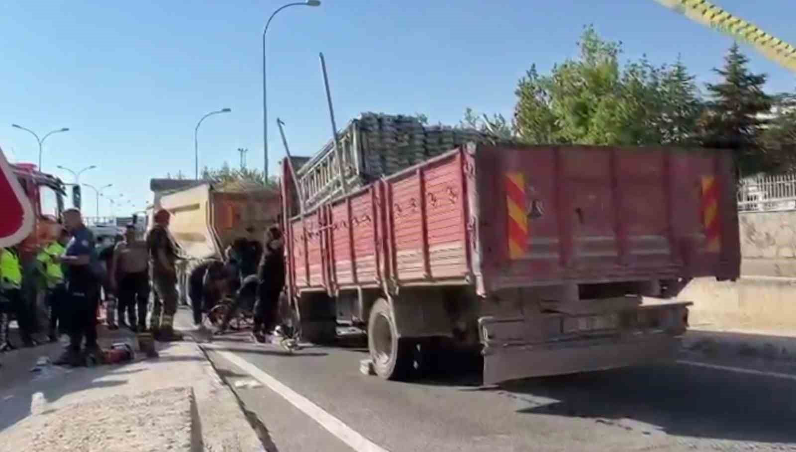 aksarayda kamyona carpan kamyonette can pazari kamerada 2 yarali 2 jDZ2vVkK