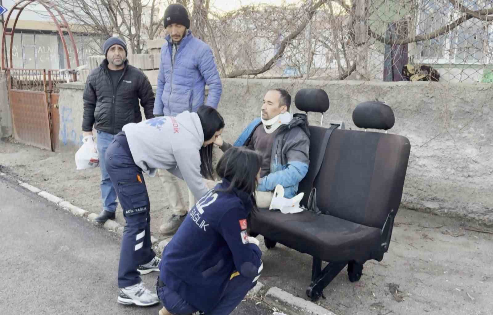 aksarayda kamyonet ile hafif ticari arac carpisti 3 yarali 1 cI9eLUtW