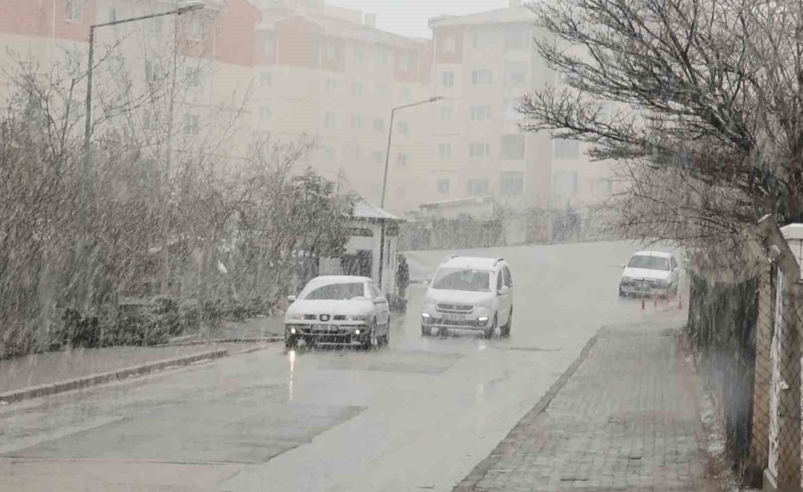Aksaray’da kar yağışı etkili oluyor 4 aksarayda kar yagisi etkili oluyor 0 TugqKkKH