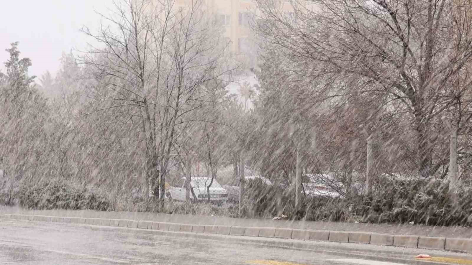 Aksaray’da kar yağışı etkili oluyor 7 aksarayda kar yagisi etkili oluyor 3 WKsGmQ4j