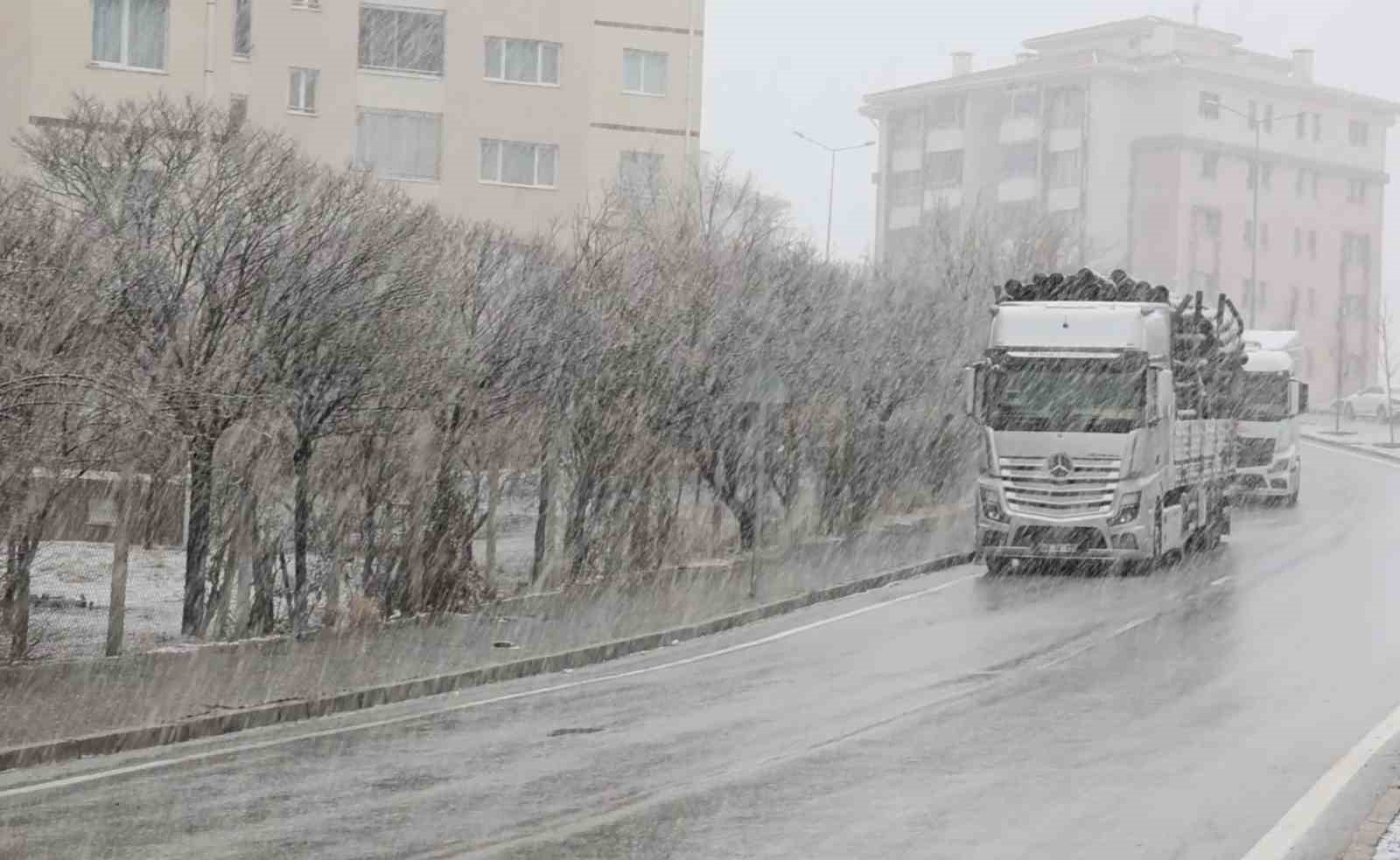 Aksaray’da kar yağışı etkili oluyor 9 aksarayda kar yagisi etkili oluyor 5 lrgcgrsh