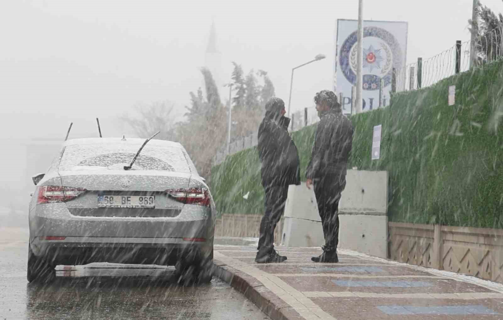 Aksaray’da kar yağışı etkili oluyor 10 aksarayda kar yagisi etkili oluyor 6 nGKGba4z