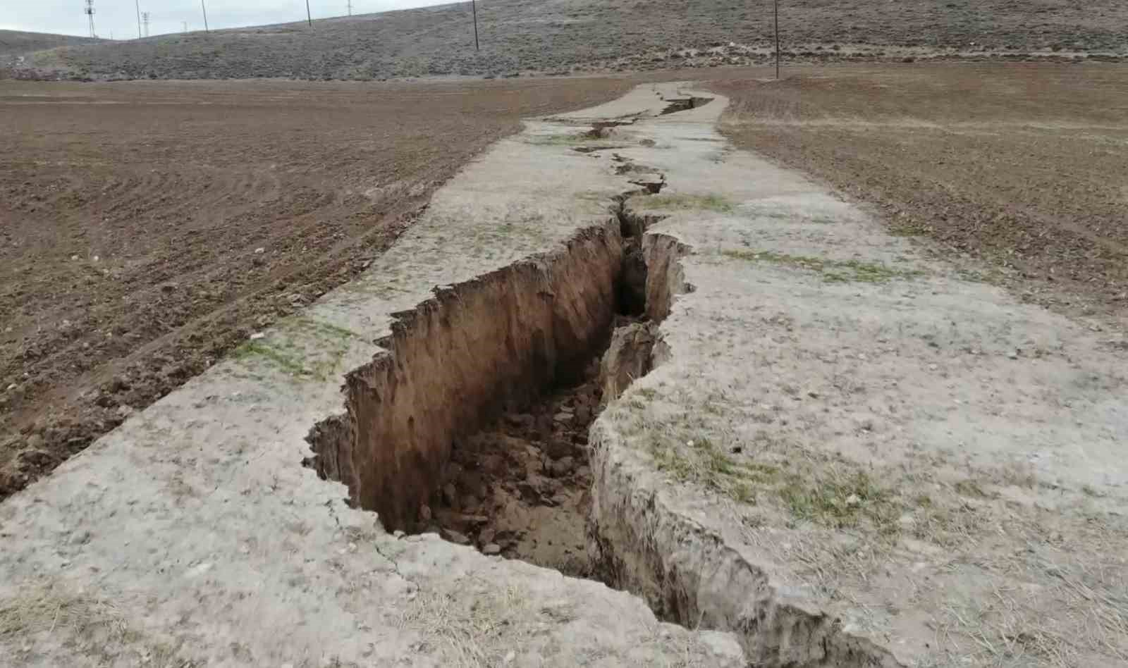 aksarayda korkutan obruk tehlikesi 9u buyuk 86 obruk var 6 GVc7k6YD