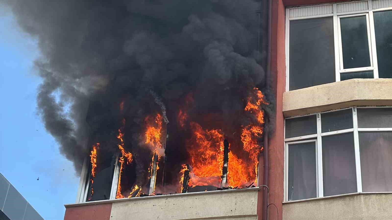 aksarayda korkutan yangin daire alev alev yandi 0 luswkiC7
