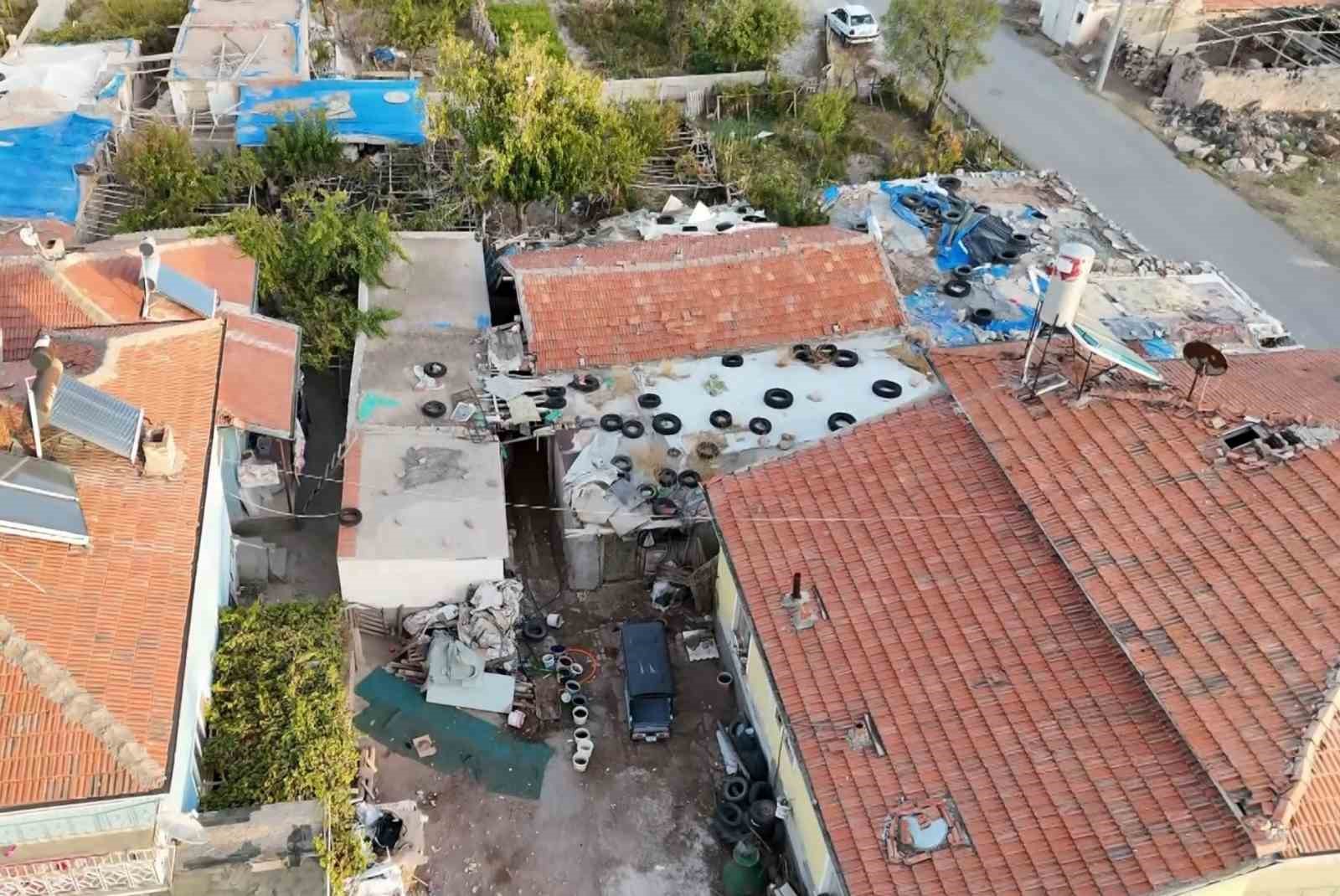 aksarayda mahallenin ortasindaki ahira tepki 3 5GKUIql7