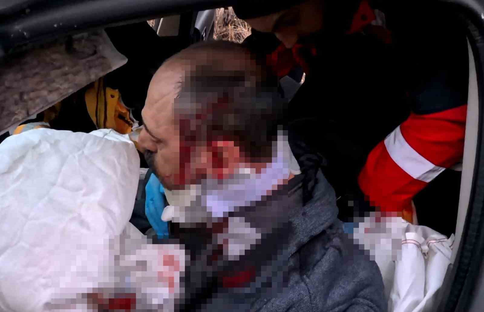 aksarayda minibus ile otomobil kafa kafaya carpisti 6 yarali 6