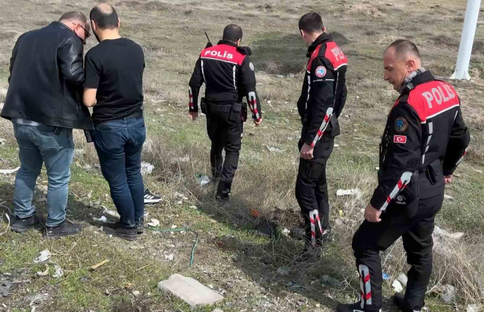 Aksaray’da nefes kesen şüpheli polis kovalamacası kamerada: 3 gözaltı 6 aksarayda nefes kesen supheli polis kovalamacasi kamerada 3 gozalti 2 q7cMAzPR