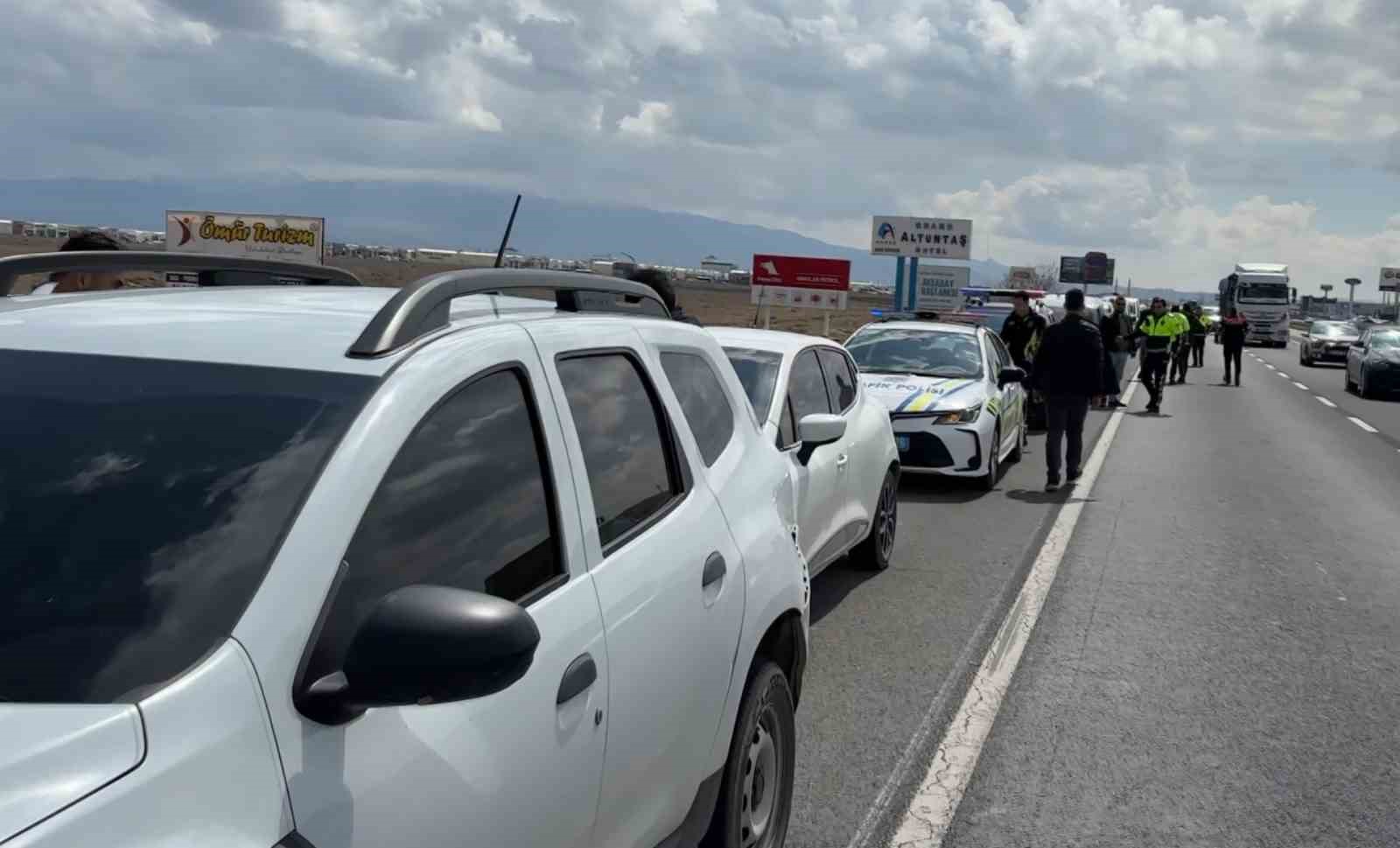 Aksaray’da nefes kesen şüpheli polis kovalamacası kamerada: 3 gözaltı 7 aksarayda nefes kesen supheli polis kovalamacasi kamerada 3 gozalti 3 dFgG2dEs