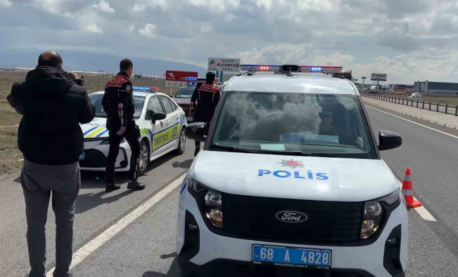 Aksaray’da nefes kesen şüpheli polis kovalamacası kamerada: 3 gözaltı 8 aksarayda nefes kesen supheli polis kovalamacasi kamerada 3 gozalti 4 rIUCOh2r