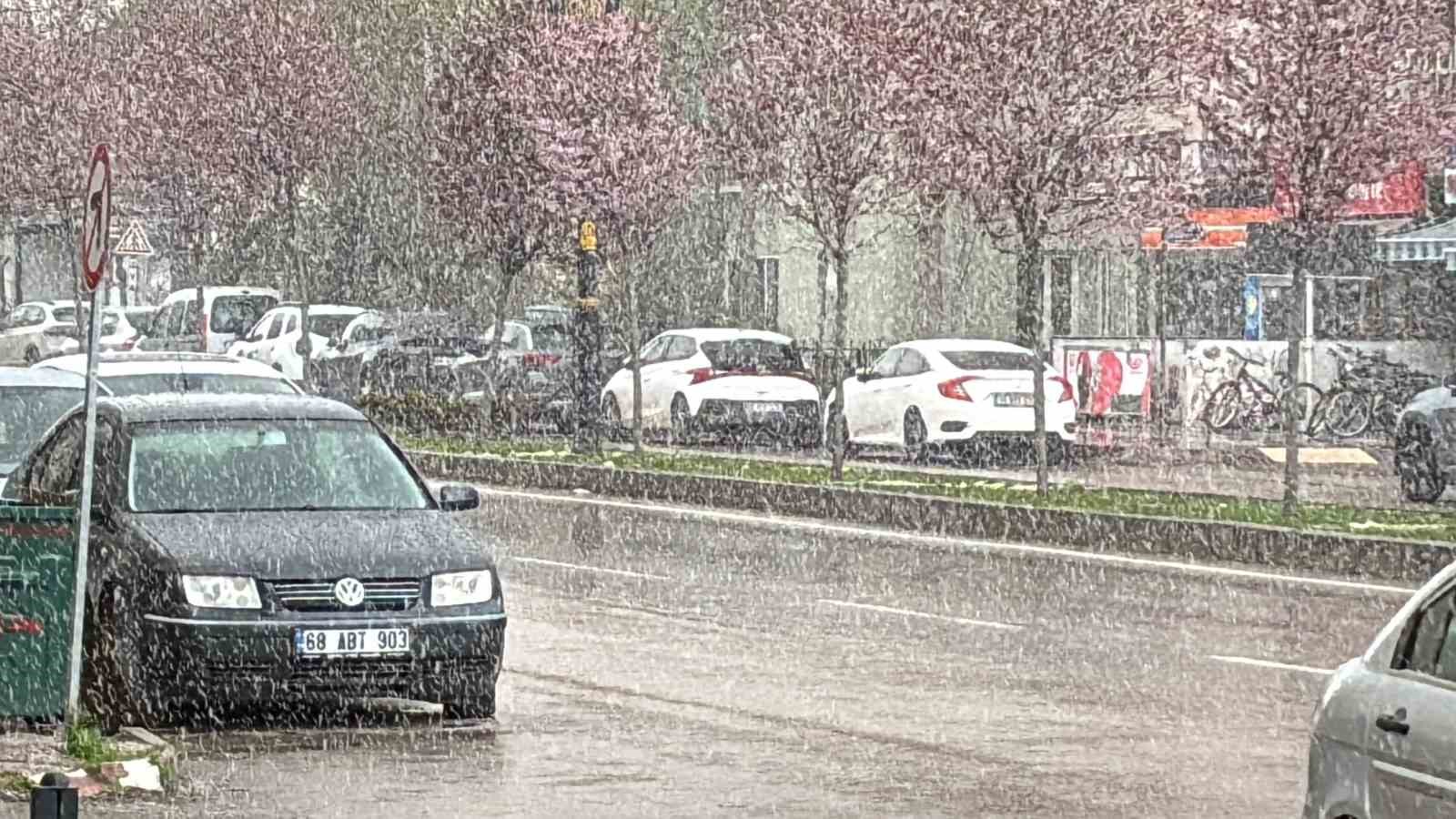 aksarayda nisan ayinda kar yagdi 0 jmO8YGrY