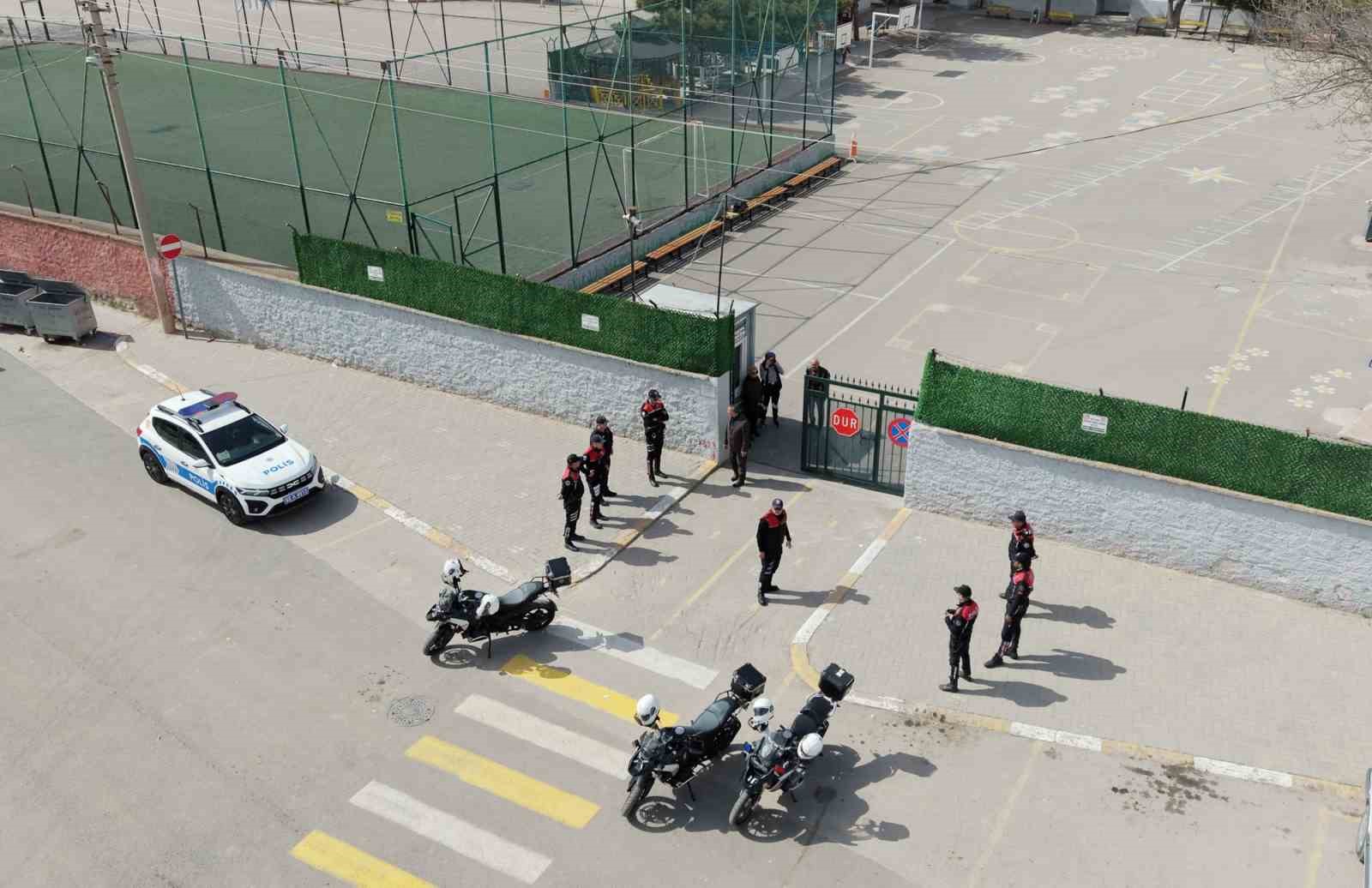 aksarayda okullar polisin gozetiminde 1 tSOCVaYh