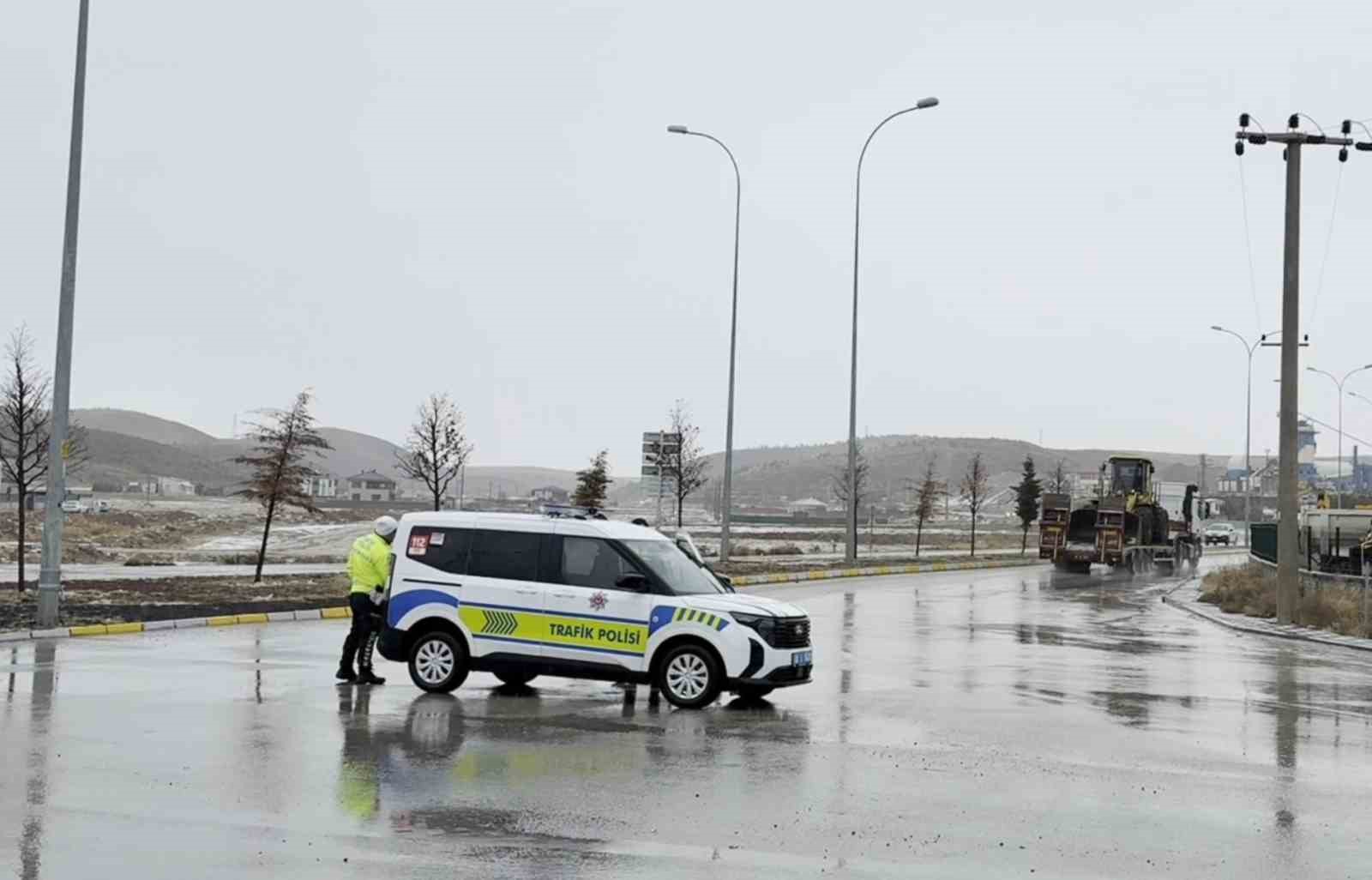 aksarayda ortakoy yolu yogun kar yagisi nedeniyle ulasima kapatildi 0