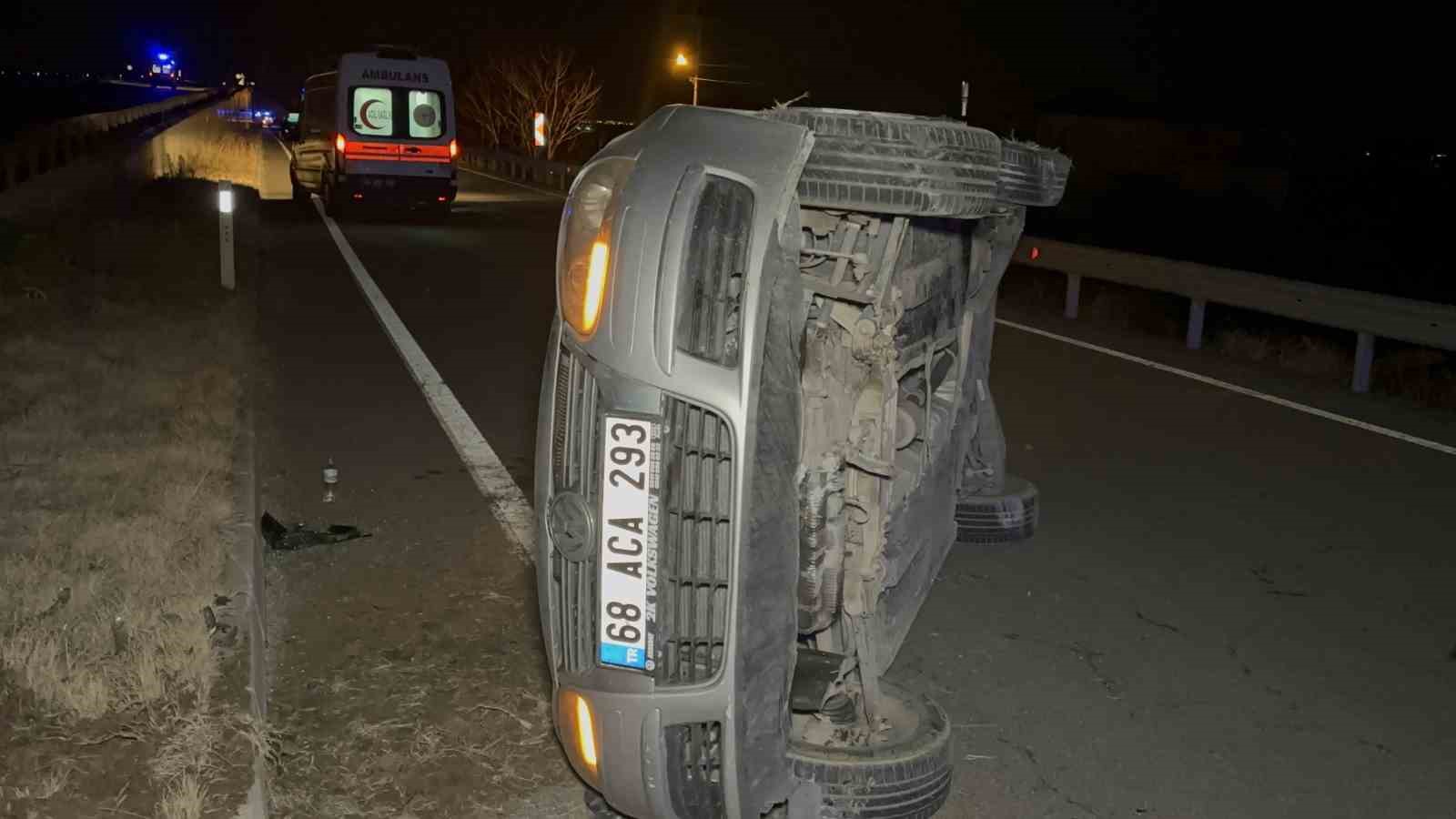 aksarayda otomobil devrildi 2 yarali 1 qvrq5lzD