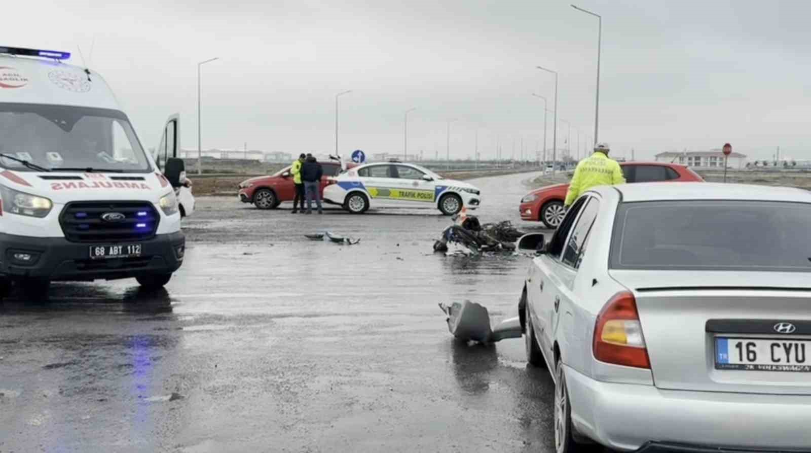 aksarayda otomobil ile motosiklet carpisti 1 yarali 1 TdHGEOPa