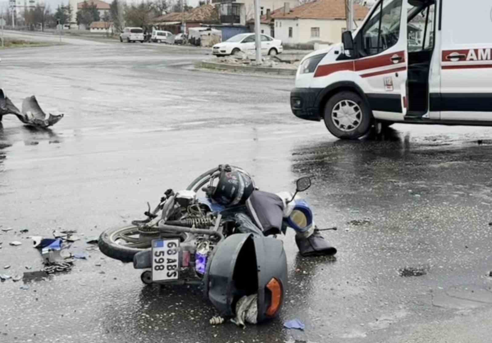 aksarayda otomobil ile motosiklet carpisti 1 yarali 2 N7fYaWse