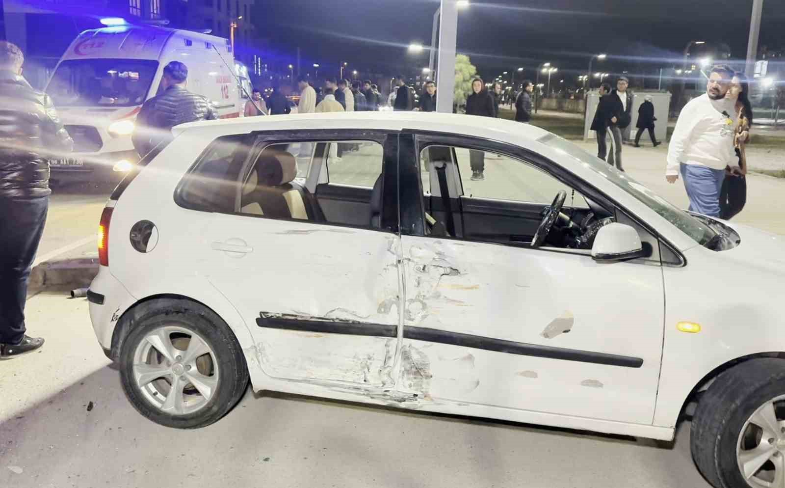 aksarayda otomobil ile motosiklet carpisti surucu agir yarali 2 bSkjQwWa