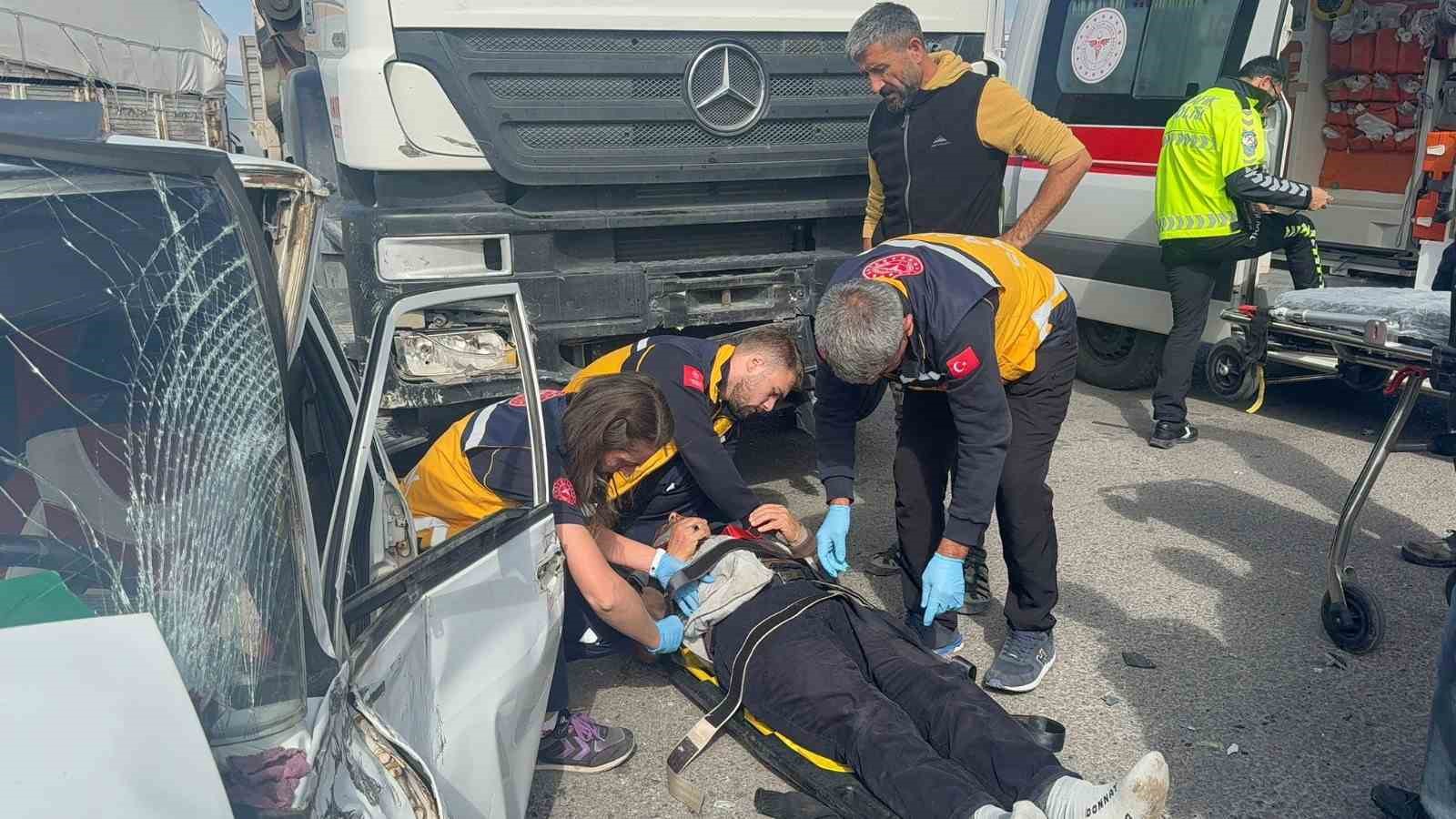 aksarayda otomobil ile tir carpisti 1 agir yarali 0