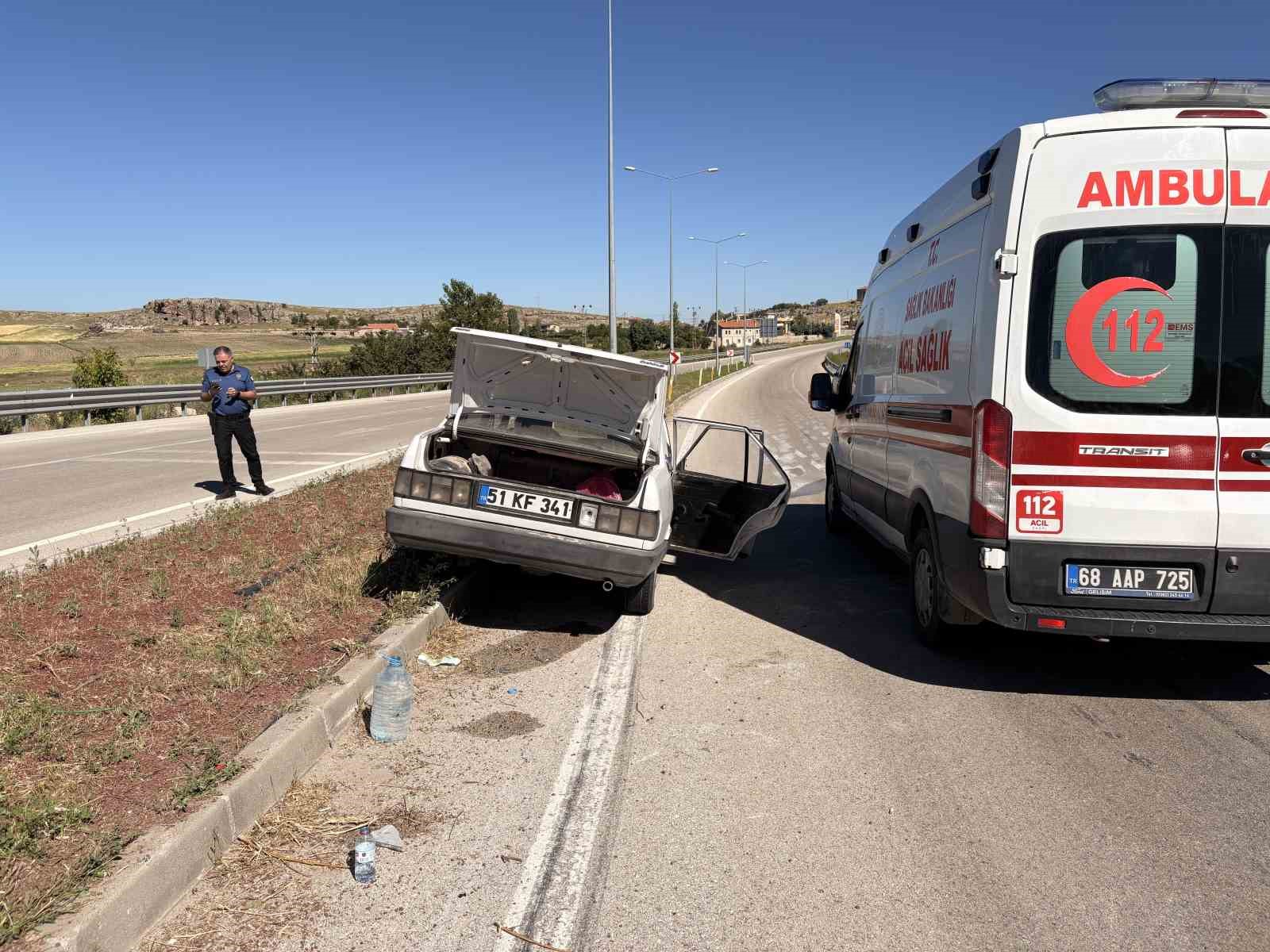 aksarayda otomobil minibuse carpti 8 yarali 0