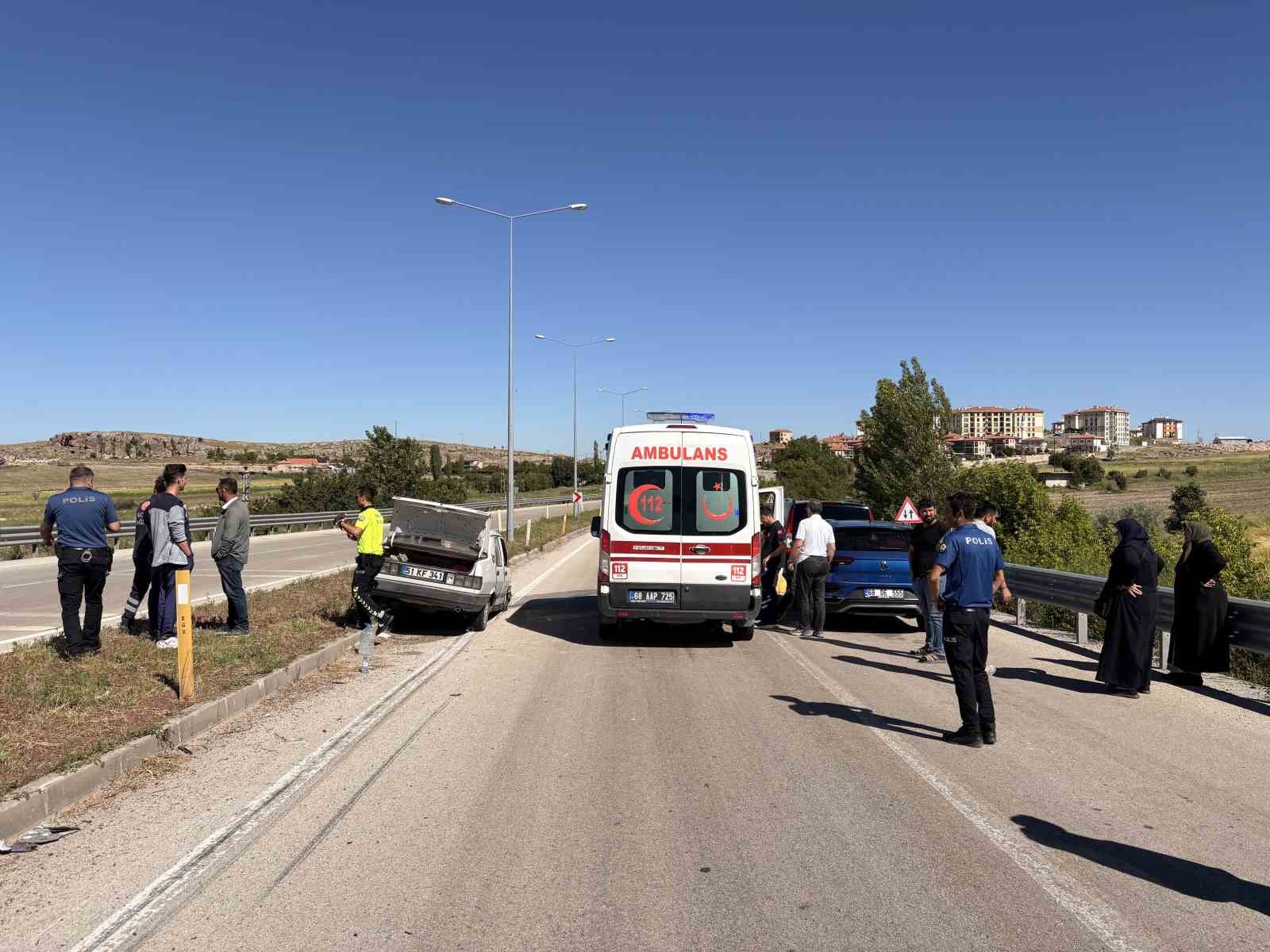 aksarayda otomobil minibuse carpti 8 yarali 2 pe4vFqDp