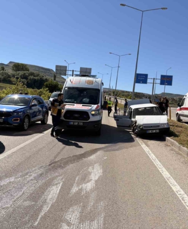 aksarayda-otomobil-minibuse-carpti-8-yarali-aMr5dSs5.jpg
