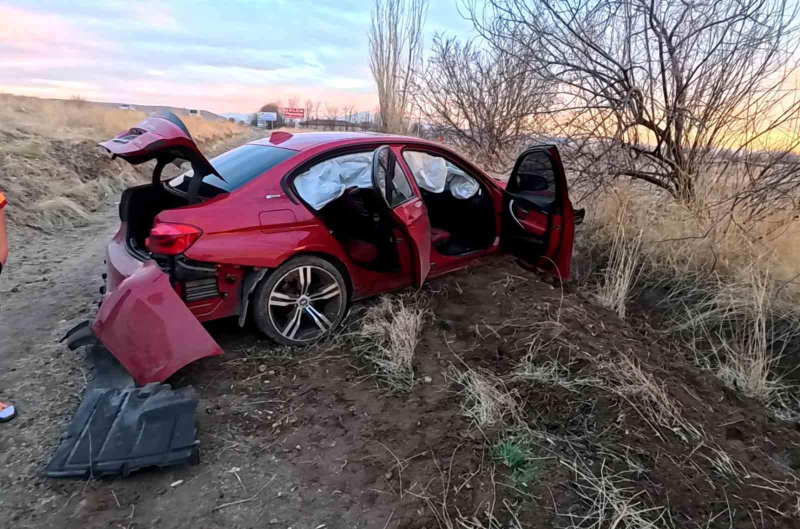 aksarayda otomobil sarampole dustu 3 yarali 1