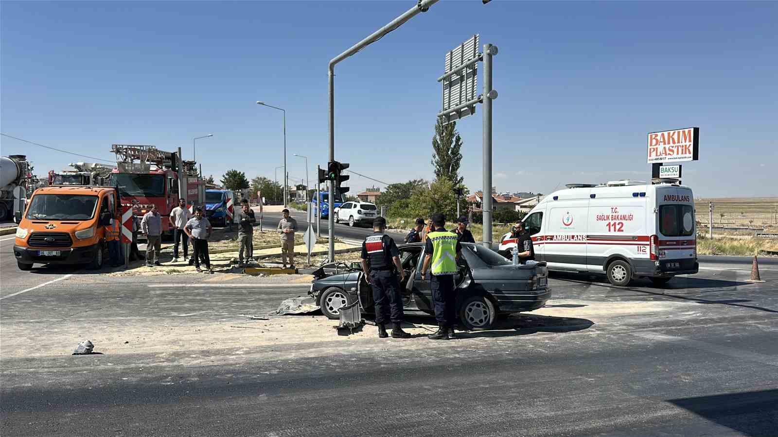Aksaray’da otomobil vince arkadan çarptı: 3 yaralı 5 aksarayda otomobil vince arkadan carpti 3 yarali 1 kyJBnjTK