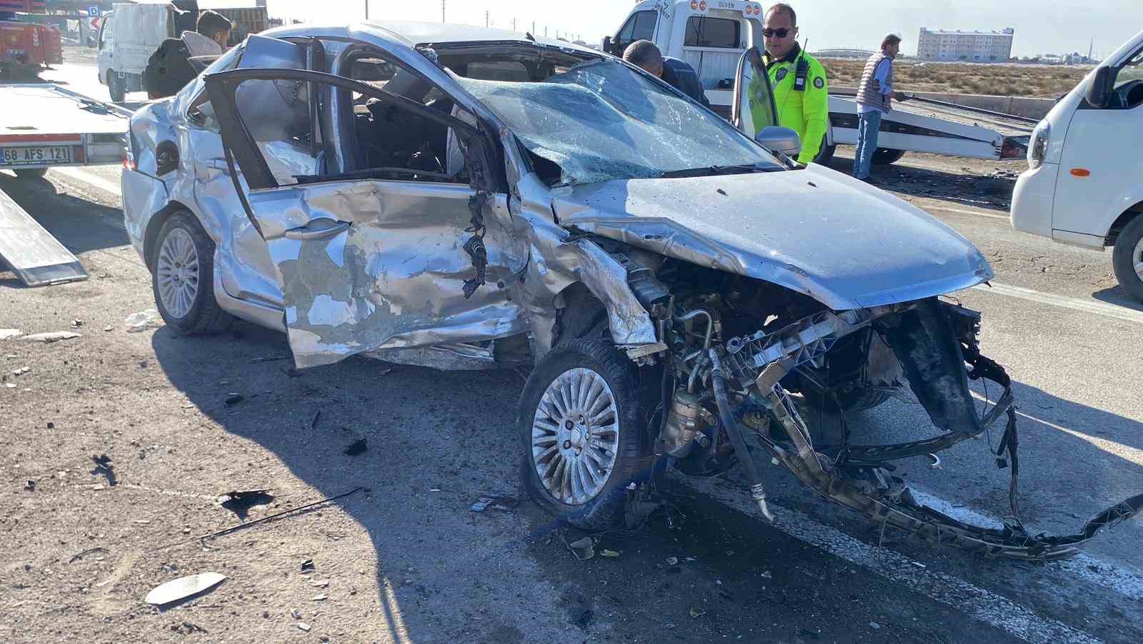 aksarayda otomobiller kafa kafaya carpisti 2 agir yarali 2