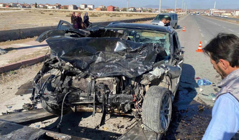 aksarayda-otomobiller-kafa-kafaya-carpisti-2-agir-yarali-3NVHLl6z.jpg