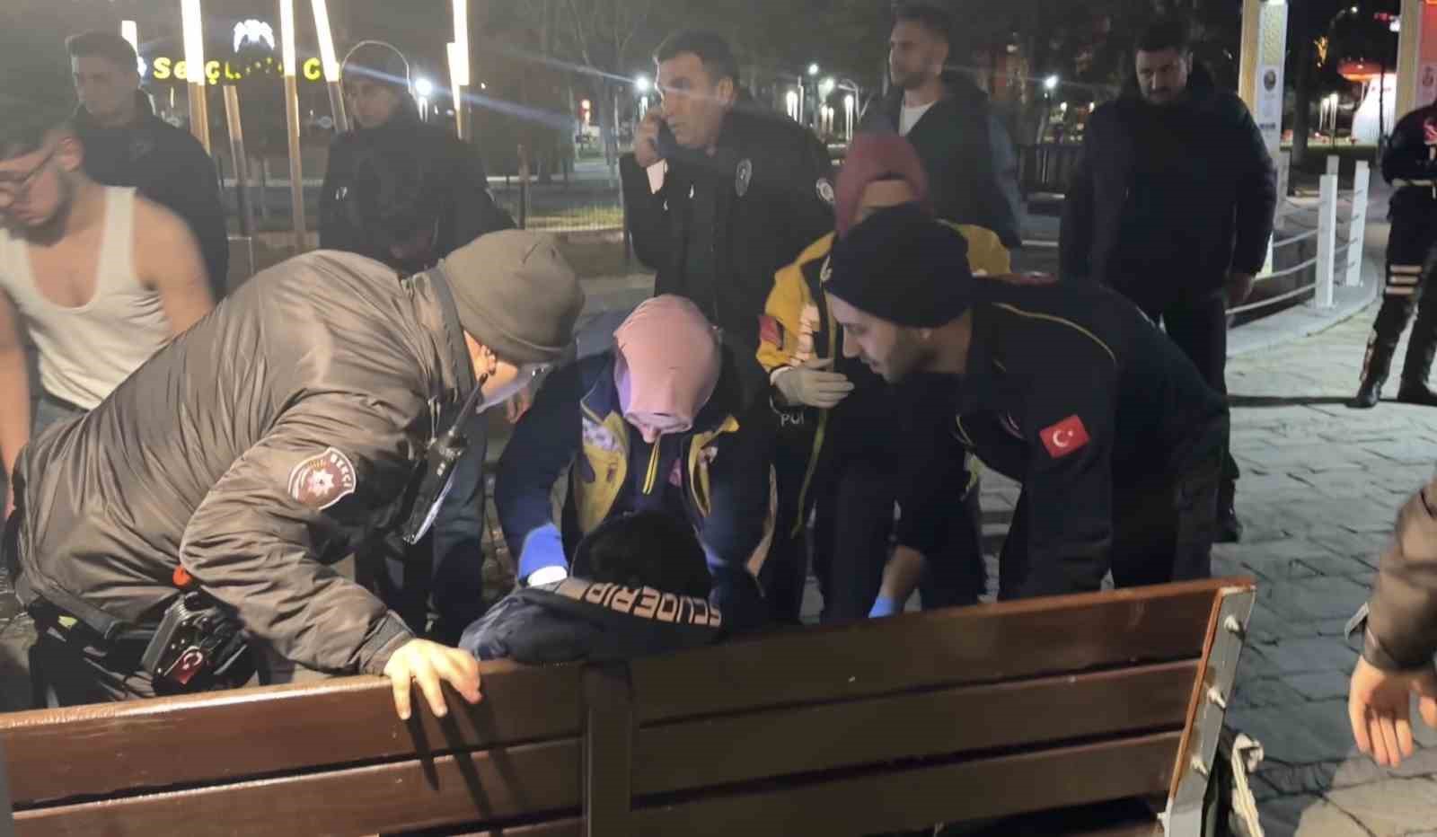 Aksaray’da parkta bıçaklanan çocuk ağır yaralandı 7 aksarayda parkta bicaklanan cocuk agir yaralandi 3 CtNI71Wi