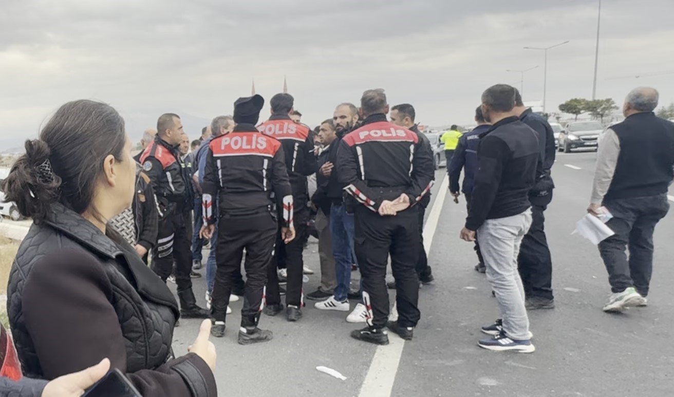 aksarayda polis cenazesi sirasinda konvoya saldiri 4 yarali 2