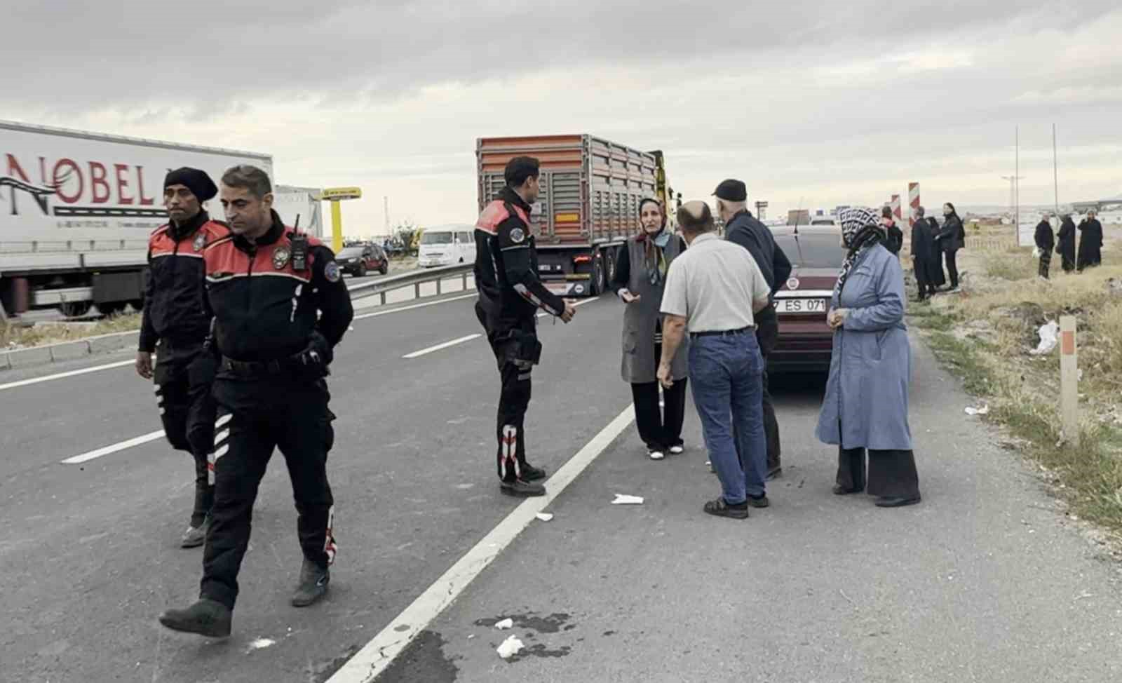 aksarayda polis cenazesi sirasinda konvoya saldiri 4 yarali 5 S8AdIj2A