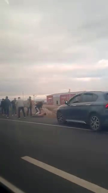 aksarayda polis cenazesi sirasinda konvoya saldiri 4 yarali 6 ZNwMlCC6
